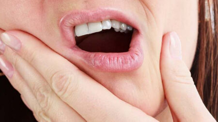 আক্কেল দাঁতের ব্যথা? সমাধান জেনে নিন আক্কেল দাঁতের ব্যথা