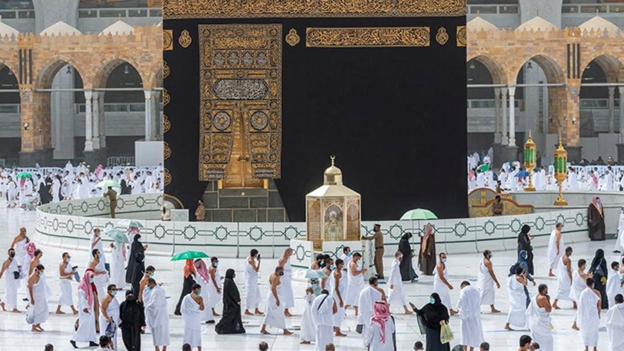 উমরাহ পালন