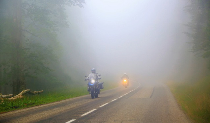 শীতে বাইক দুর্ঘটনা