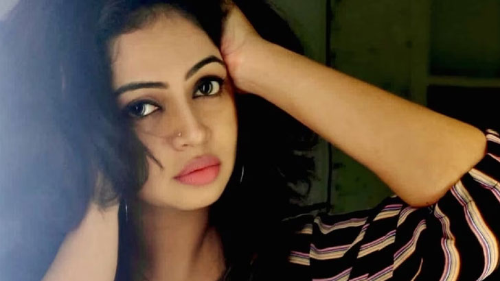 অভিনেত্রী অরুন্ধতী