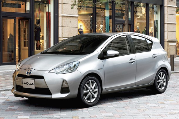 টয়োটা অ্যাকুয়া গাড়ি