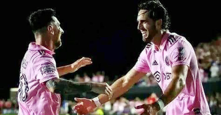 ফিরলেন মেসি