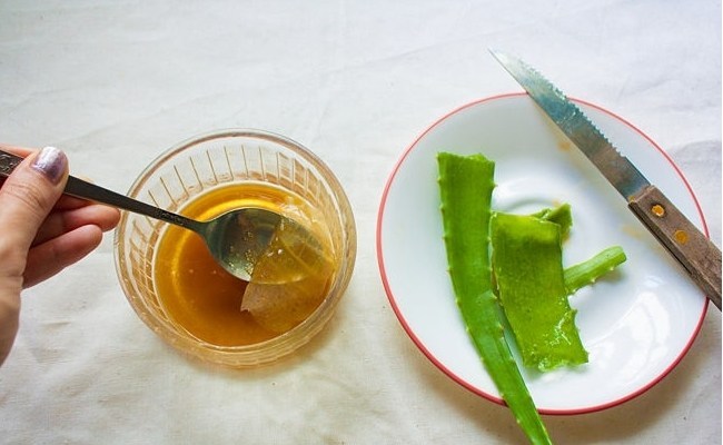 মধু ও অ্যালোভেরা জেল