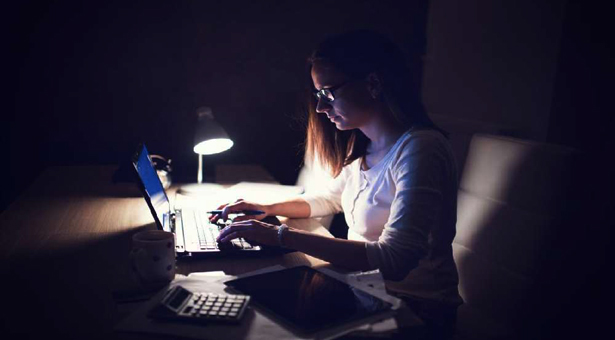 রাত জেগে কাজ