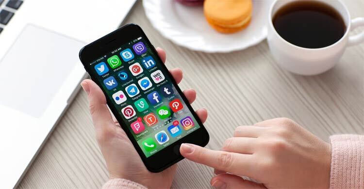 ফোনের অ্যাপ ডিলিট