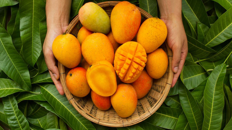 রাতে আম খেলে