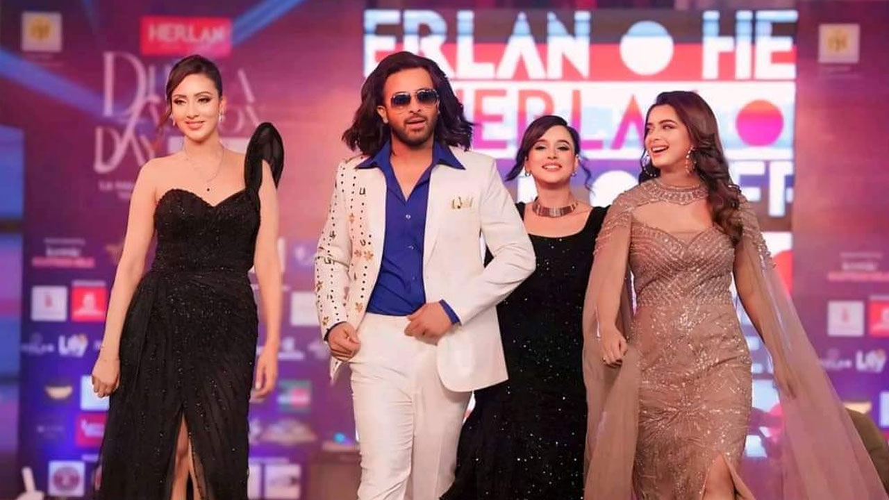 শাকিব নাচলেন উরাধুরা গানে