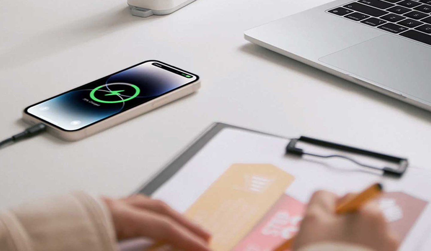 স্মার্টফোন ও ল্যাপটপ চার্জ