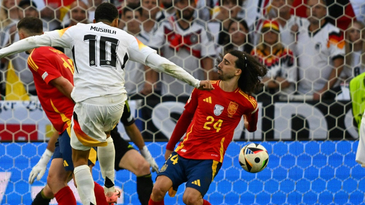 স্পেনের বিপক্ষে পেনাল্টি