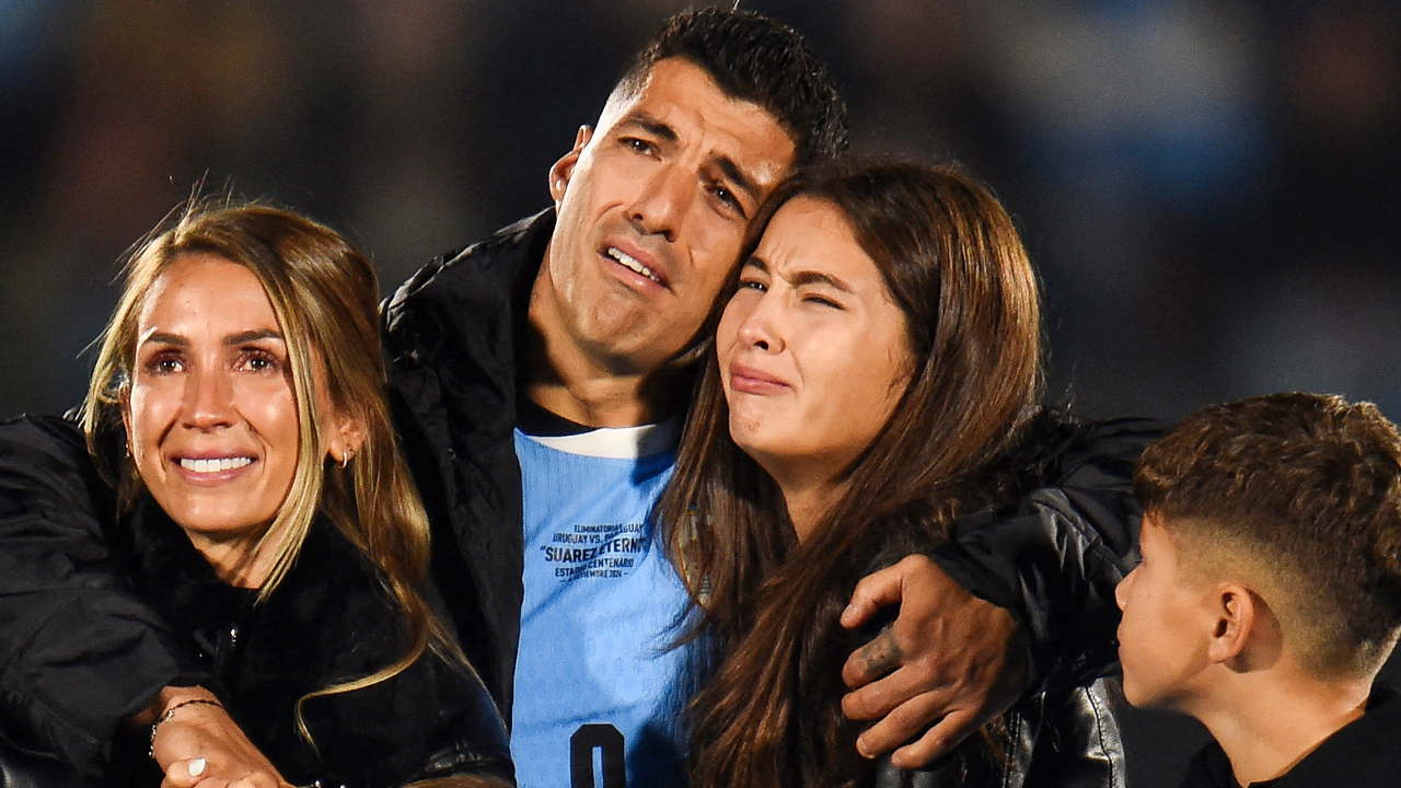 কাঁদলেন সুয়ারেজ