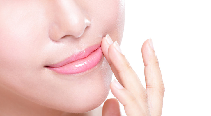 শীতে ঠোঁটের বাড়তি যত্ন