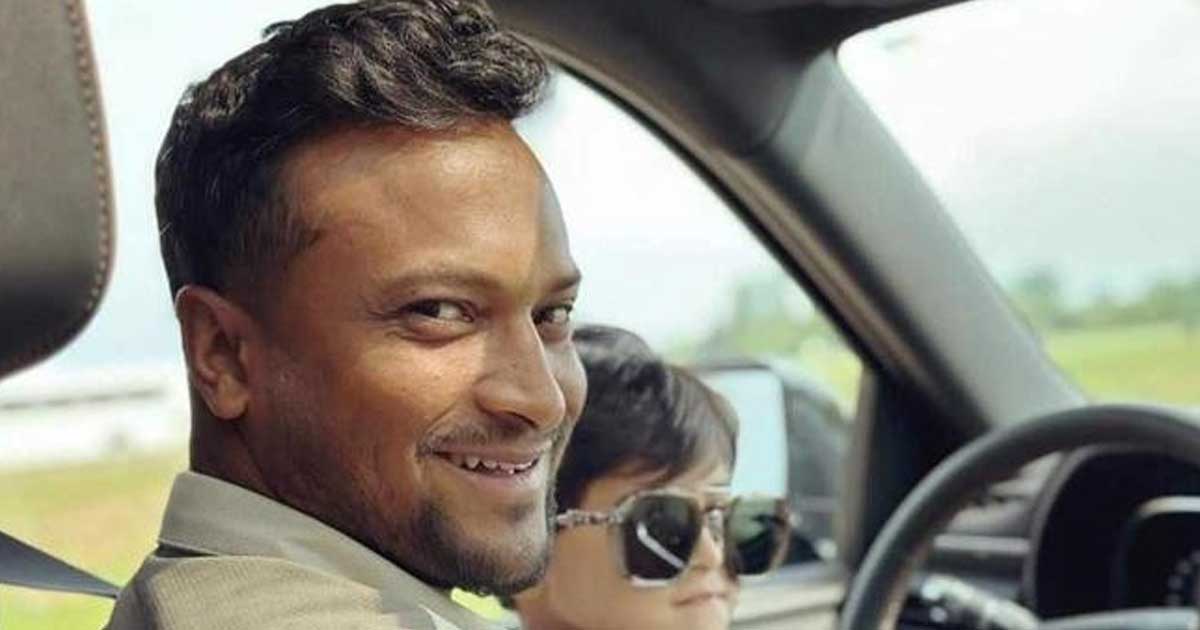 হাসিমাখা ছবি সাকিব